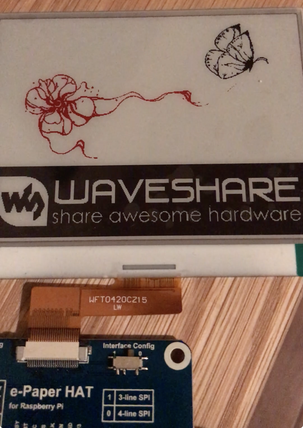 Waveshareのロゴとか簡単な図形が描かれます。