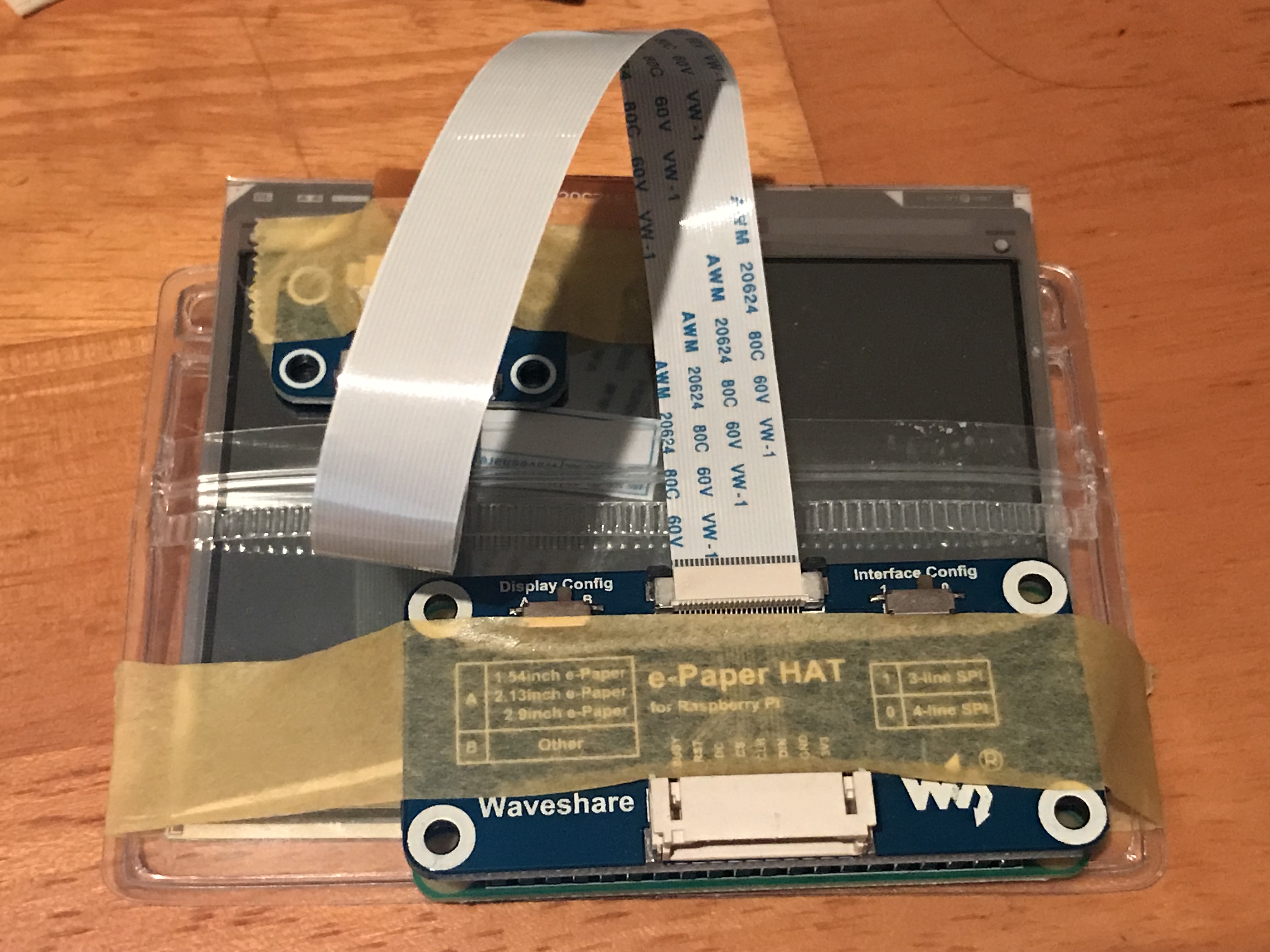 Raspberry Piはマスキングテープで固定